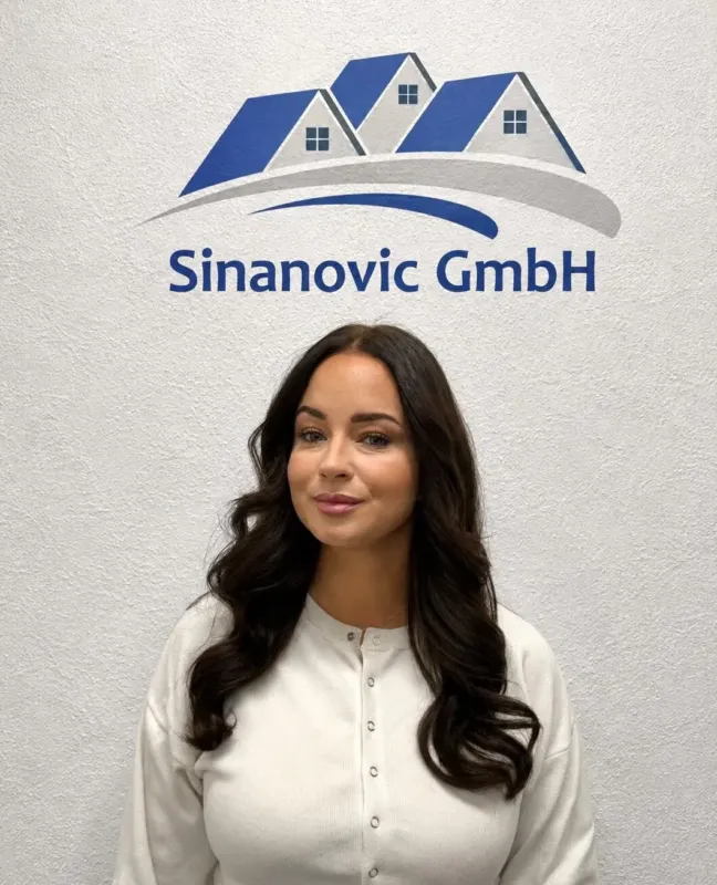 Mari Vassalos, Büroangestellte
